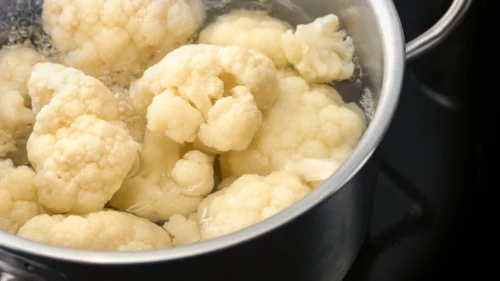 Como cozinhar couve flor: dicas para deixar a hortaliça al dente