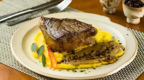 Coxão Mole com Molho de Café
