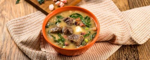 Creme de Mandioca com Costela, Bacon e Couve