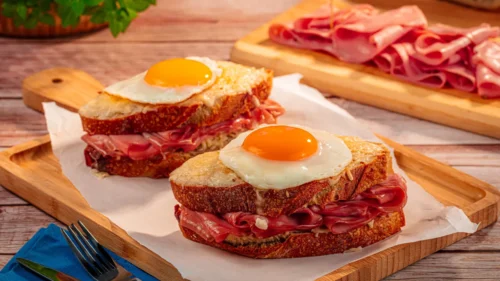 Croque Madame com Mortadela