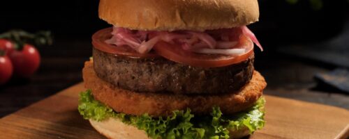 Hambúrguer de Picanha com Queijo Empanado