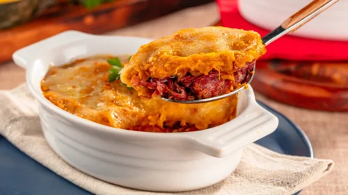 Escondidinho de carne seca com purê de abóbora
