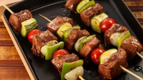 12 opções de espetinho de churrasco para comemorar o dia de São João 
