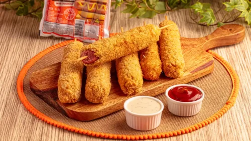 Espetinho de Salsicha com Queijo