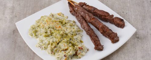 Espetinho de Carne com Gratin de Brócolis