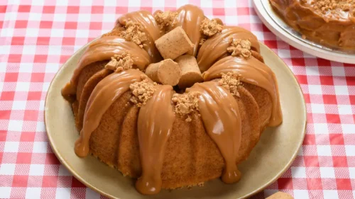 Essa receita de bolo de paçoca vai virar tradição na sua festa junina