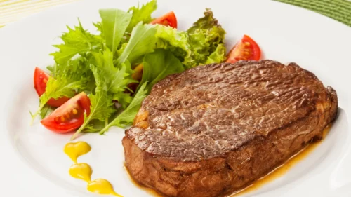 Filé de Entrecôte Grelhado com Salada