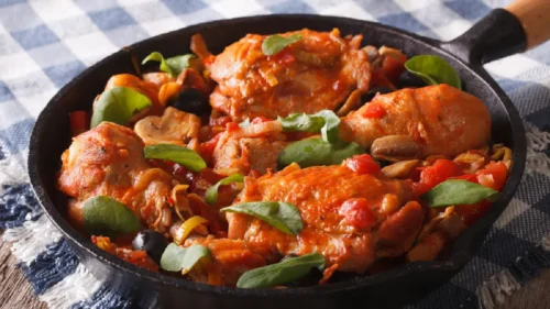 Filé de Sobrecoxa ao Molho de Tomate Picante e Espaguete de Abóbora