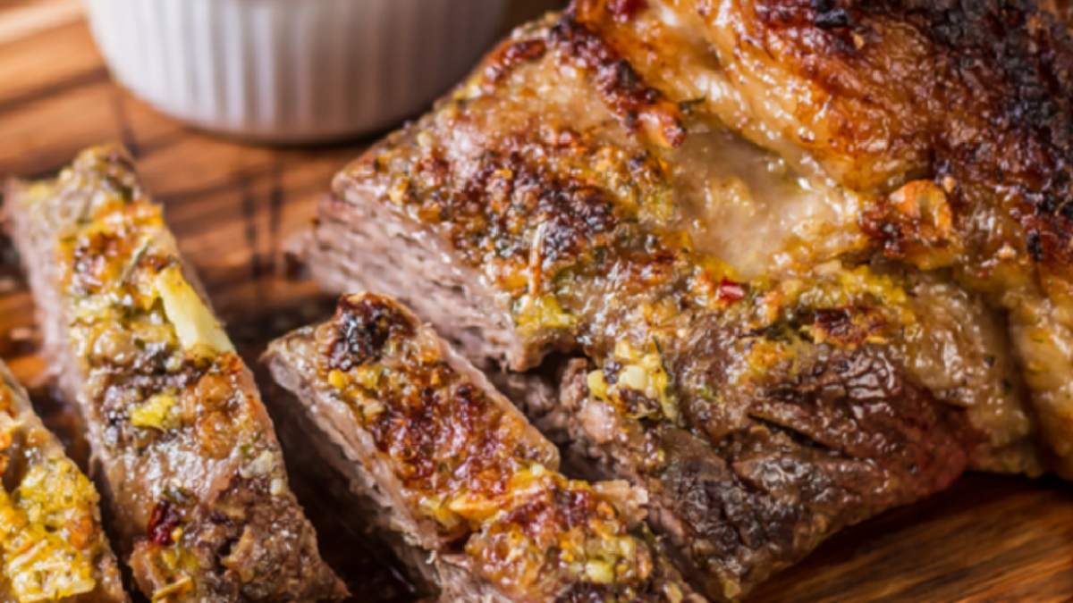 Como cortar fraldinha no churrasco: contra ou a favor da fibra?