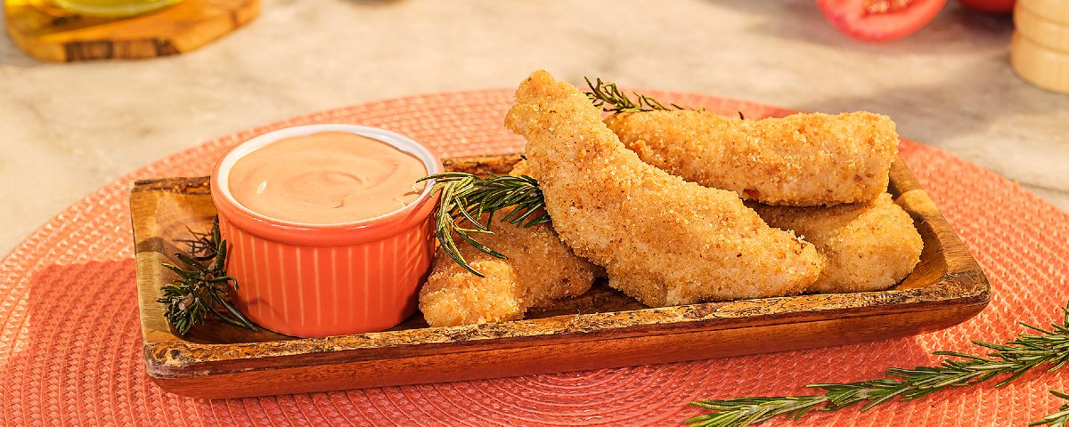 Frango à Milanesa com Molho Rose