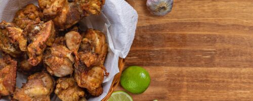 Frango à Passarinho com Molho de Iogurte