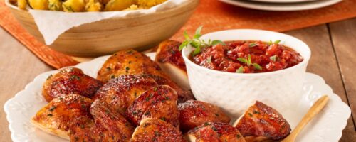 Frango de Padaria com Ervas Seara com Abobrinhas Empanadas e Molho de Tomate Rústico