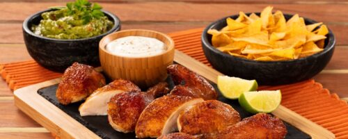 Frango de Padaria Seara com Guacamole, Creme Azedo e Nachos de Milho