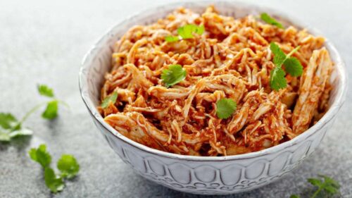 Frango desfiado: receitas práticas para fazer em menos de 1h