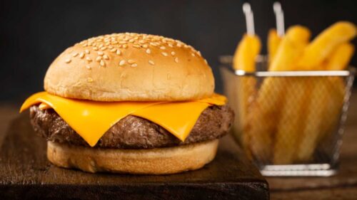 Quais carnes misturar para fazer o hambúrguer caseiro perfeito?