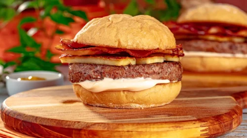 Hambúrguer com queijo coalho