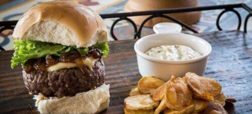 Hambúrguer de Carne de Sol e Queijo Coalho