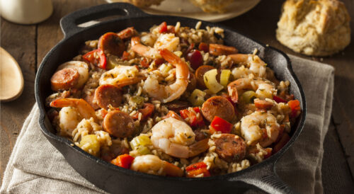 Arroz com Calabresa Defumada, Sobrecoxa, Lombo de Porco e Camarão, o Jambalaya