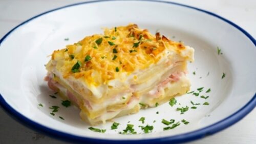 O que servir com lasanha de presunto e queijo?