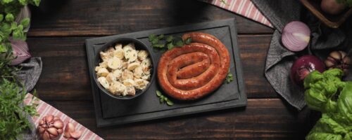 Linguiça Assada no Forno com Salada de Batata com Ovo