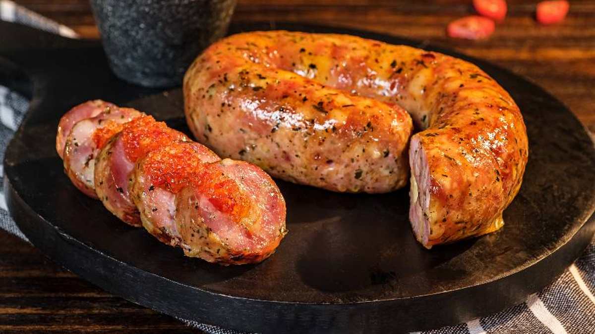 Linguiça cuiabana: conheça o sabor da linguiça recheada com queijo