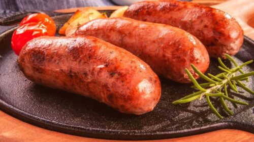 Linguiça de churrasco na airfryer fica suculenta. Veja como fazer!