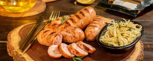 Linguiça de Frango com Bacon servida com Cebolete