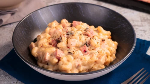 Macarrão com Queijo e Presunto Alemão