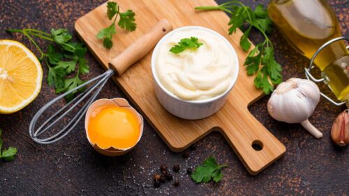 Maionese de alho para churrasco: receita para acompanhar do pão de alho à linguiça
