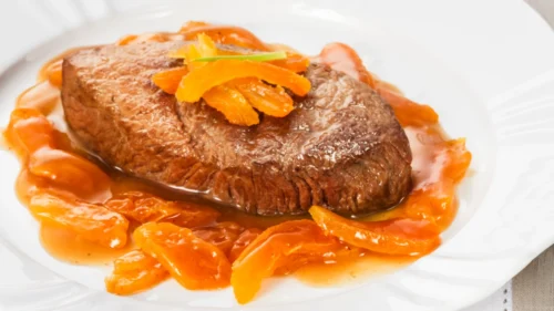Maminha com Confit de Cenoura e Damasco