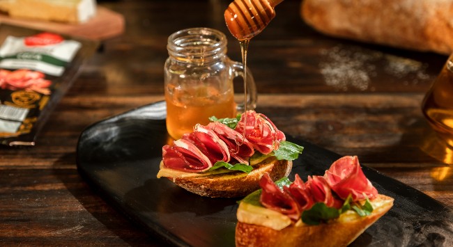 Café da manhã de padaria gourmet em casa: 10 receitas para reproduzir