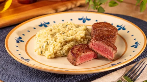 Jantar romântico em casa: o que fazer? 10 ideias de pratos para cozinhar