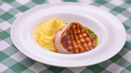 Medalhão de Frango com Presunto e Molho Pesto