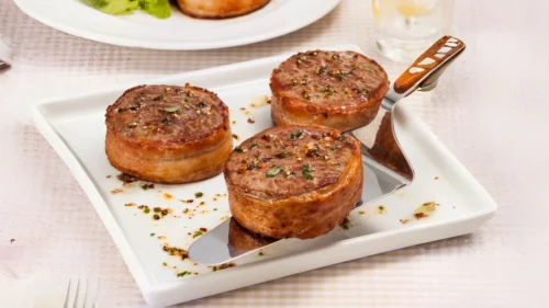 Medalhões de Filé Mignon com Bacon e Ervas