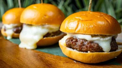 Como fazer hambúrguer com carne moída: receita simples e prática