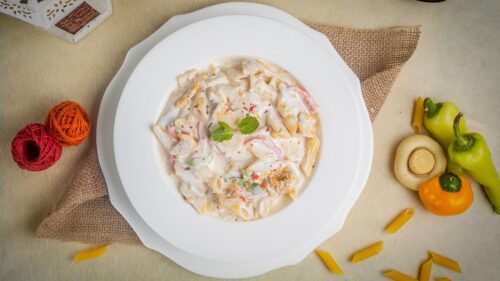 Molho branco ou molho bechamel? Entenda a diferença entre os acompanhamentos para lasanha e macarrão 