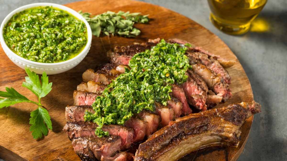 Molhos para churrasco: 3 receitas fáceis para acompanhar a carne