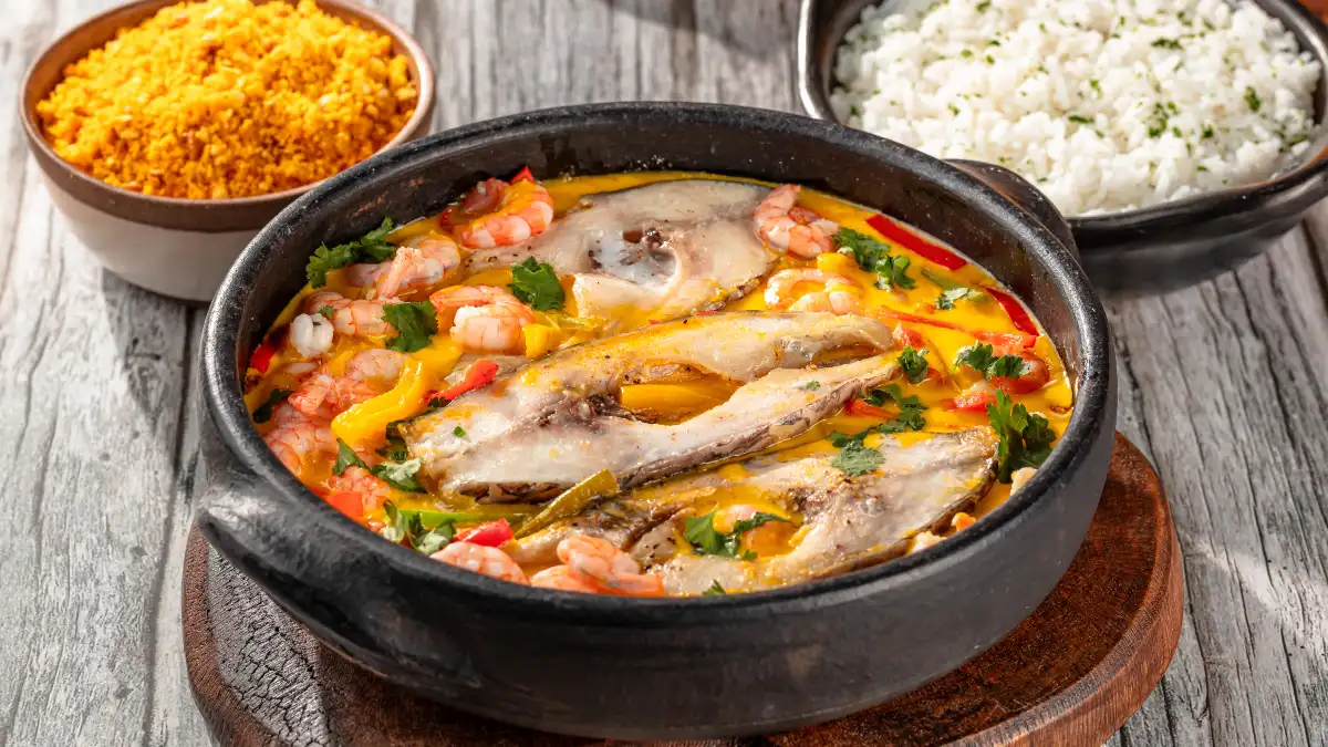 Moqueca de peixe com camarão