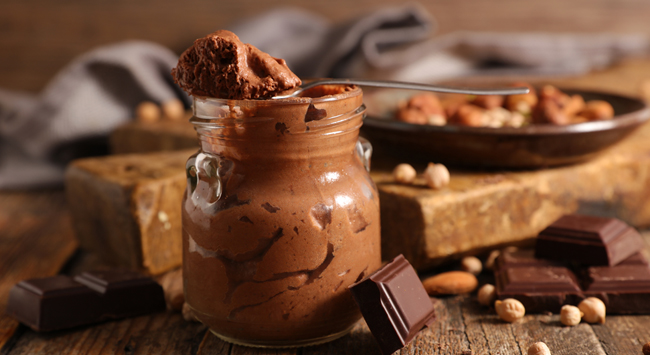 Mousse de chocolate amargo cremoso com Bacon Fatias Seara Gourmet crocante envoltas em caramelo