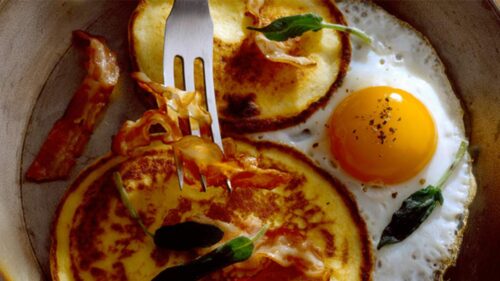 Panqueca de Cerveja com Bacon e Ovos