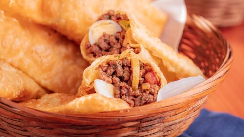7 aperitivos com carne para servir em uma reunião com amigos