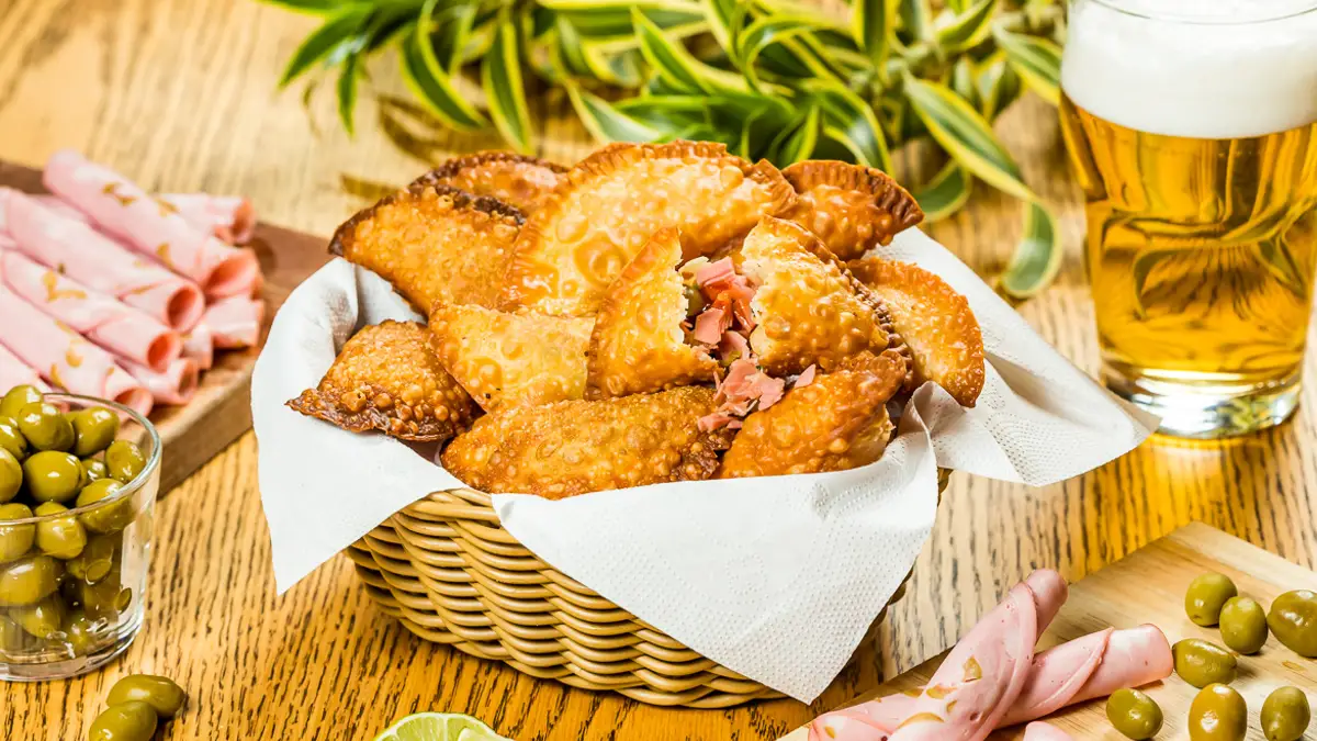Pastel de Mortadela Italiana com Azeitona e Queijo