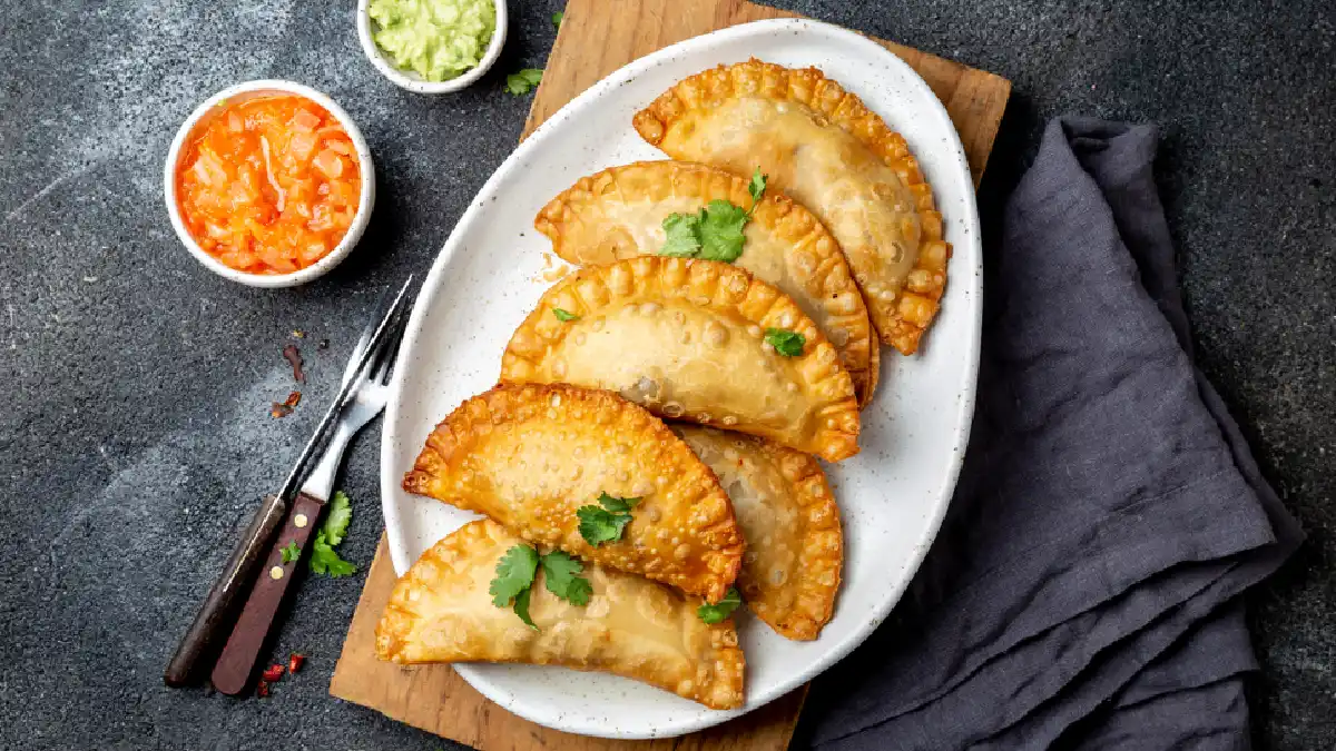 Pastel proteico com massa de frango na airfryer