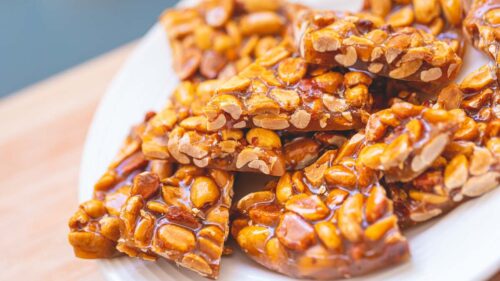 Doce de festa junina: esse pé de moleque puxa-puxa é divino!