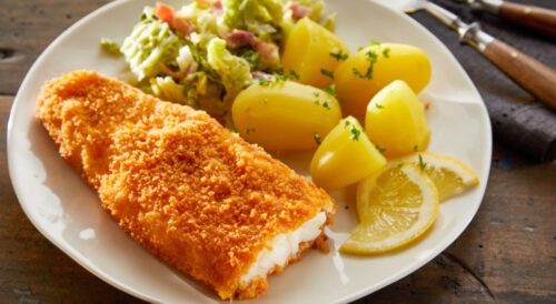 Peixe à milanesa: 3 formas de deixar a proteína crocante e suculenta