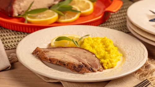 Pernil de cordeiro com risoto de açafrão