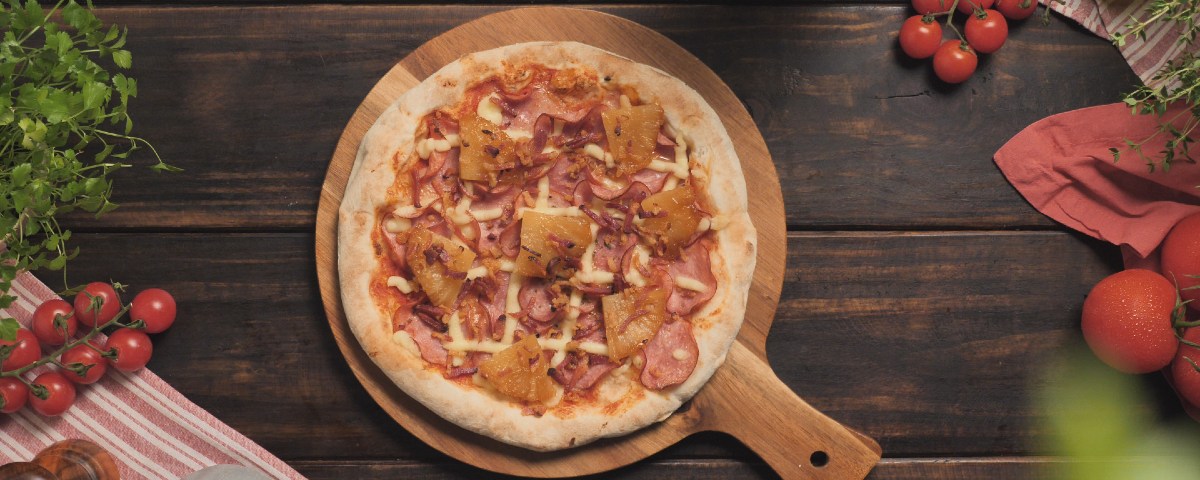 Pizza Lombo Canadense com Requeijão, Bacon e Abacaxi