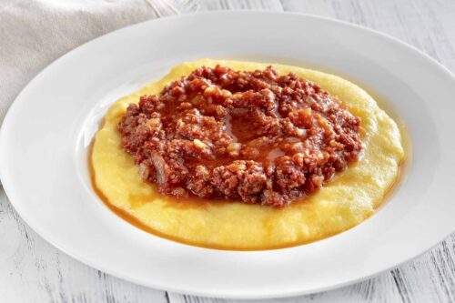 Polenta com carne moída: um prato clássico e especial