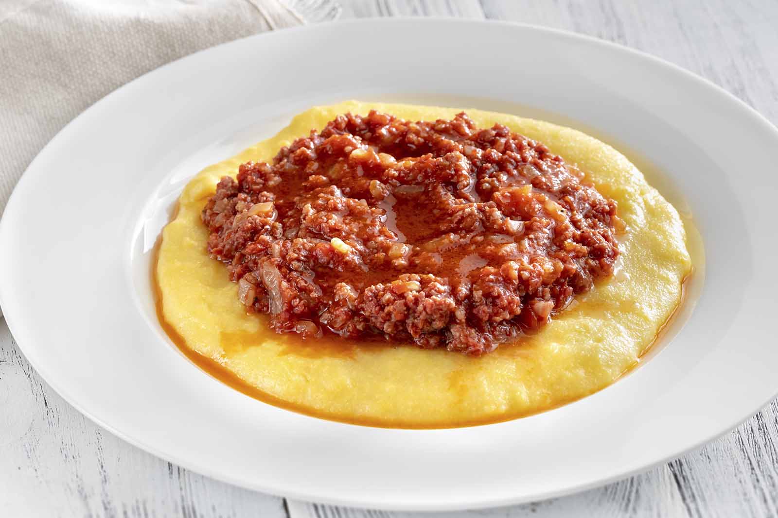 Polenta com carne moída: um prato clássico e especial