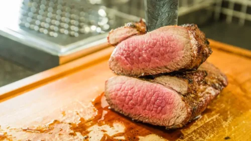 Como saber o ponto da carne? Teste esse truque feito com os dedos